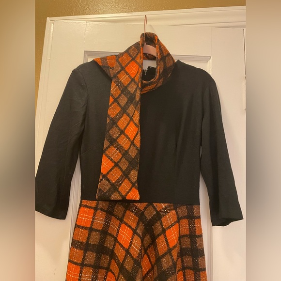 Genuine Vintage Plaid Pin Up Girl Dress / Vintage Size 14 / Modern Size M / 🖤🧡 - Picture 6 of 10